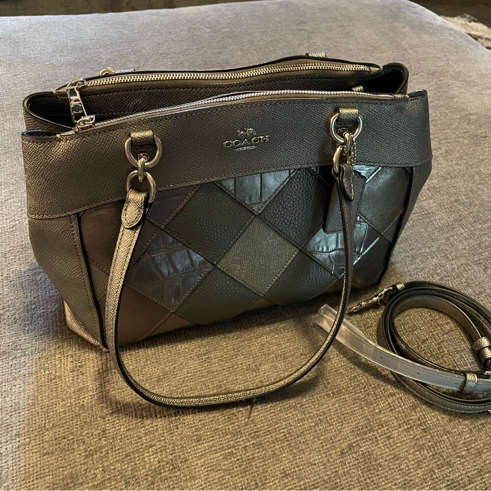 Coach Purse Silver/Gray Pebbled Leather